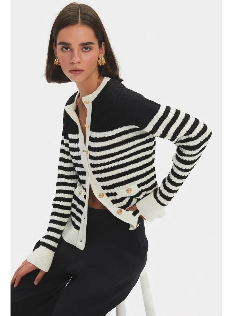 JUNE Women's Gold Button Detailed Ribbed Cardigan - Image 4